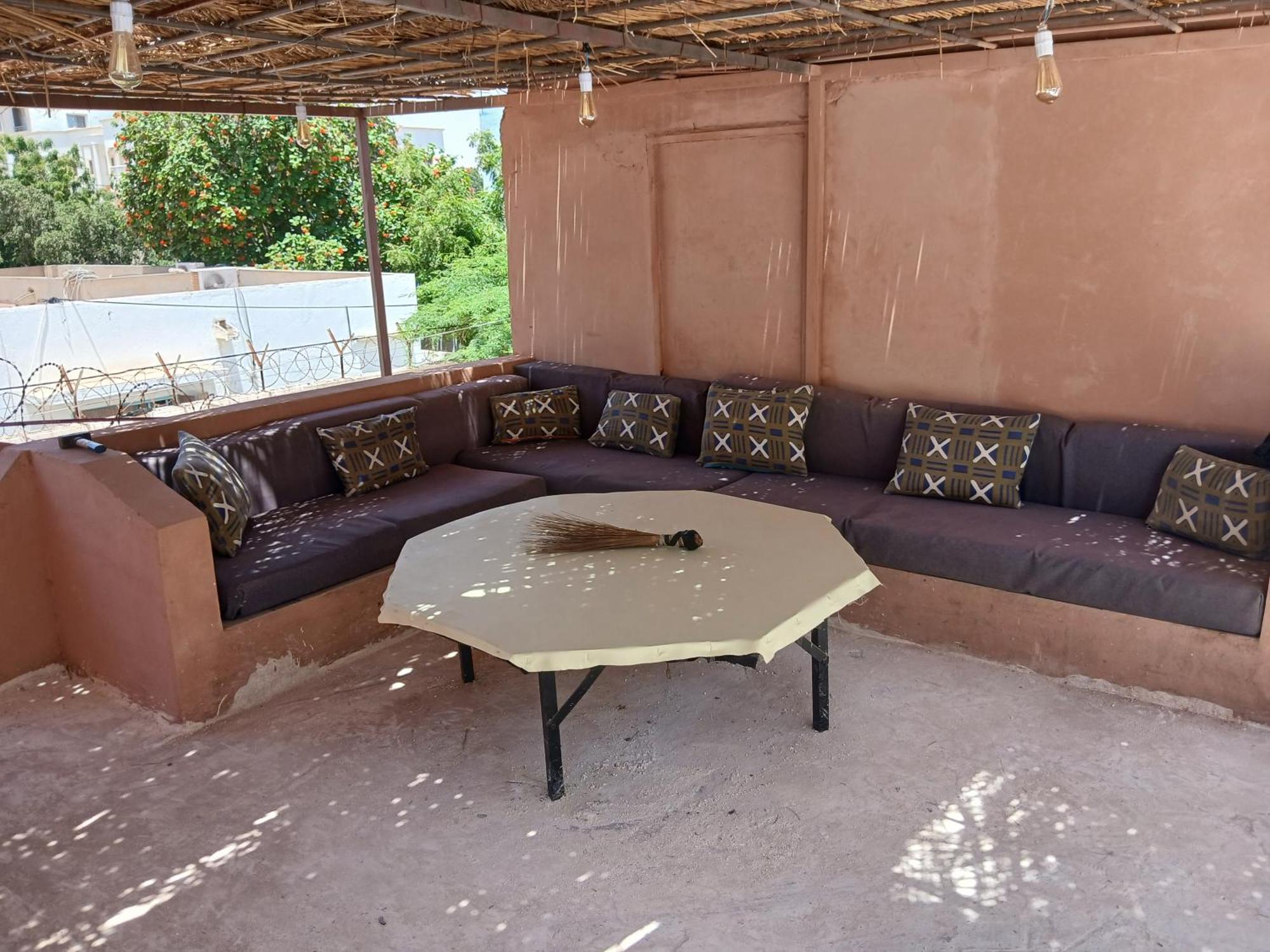 "Par 4 Chemins" - Atypical Stopover Nouakchott Buitenkant foto