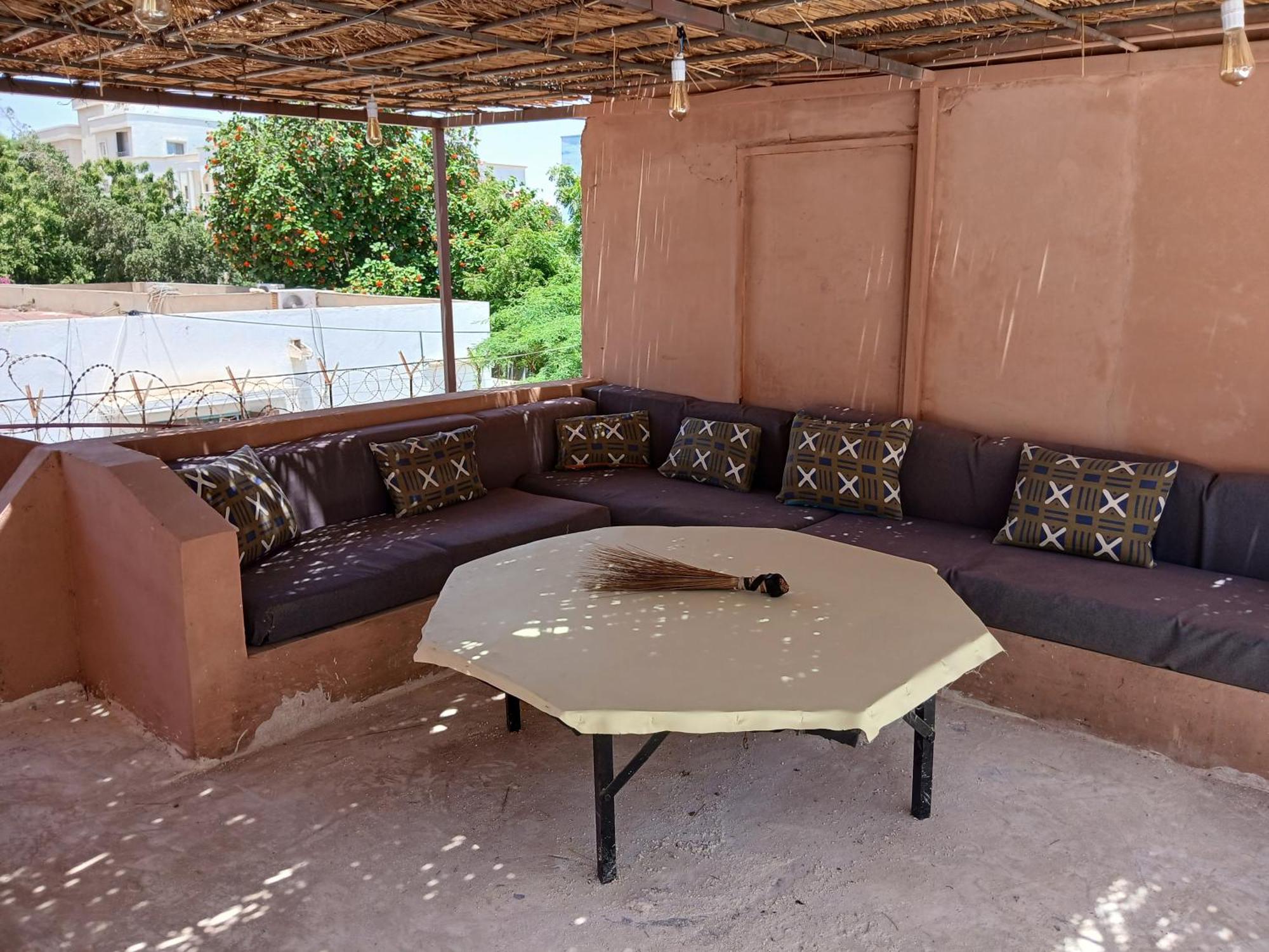 "Par 4 Chemins" - Atypical Stopover Nouakchott Buitenkant foto
