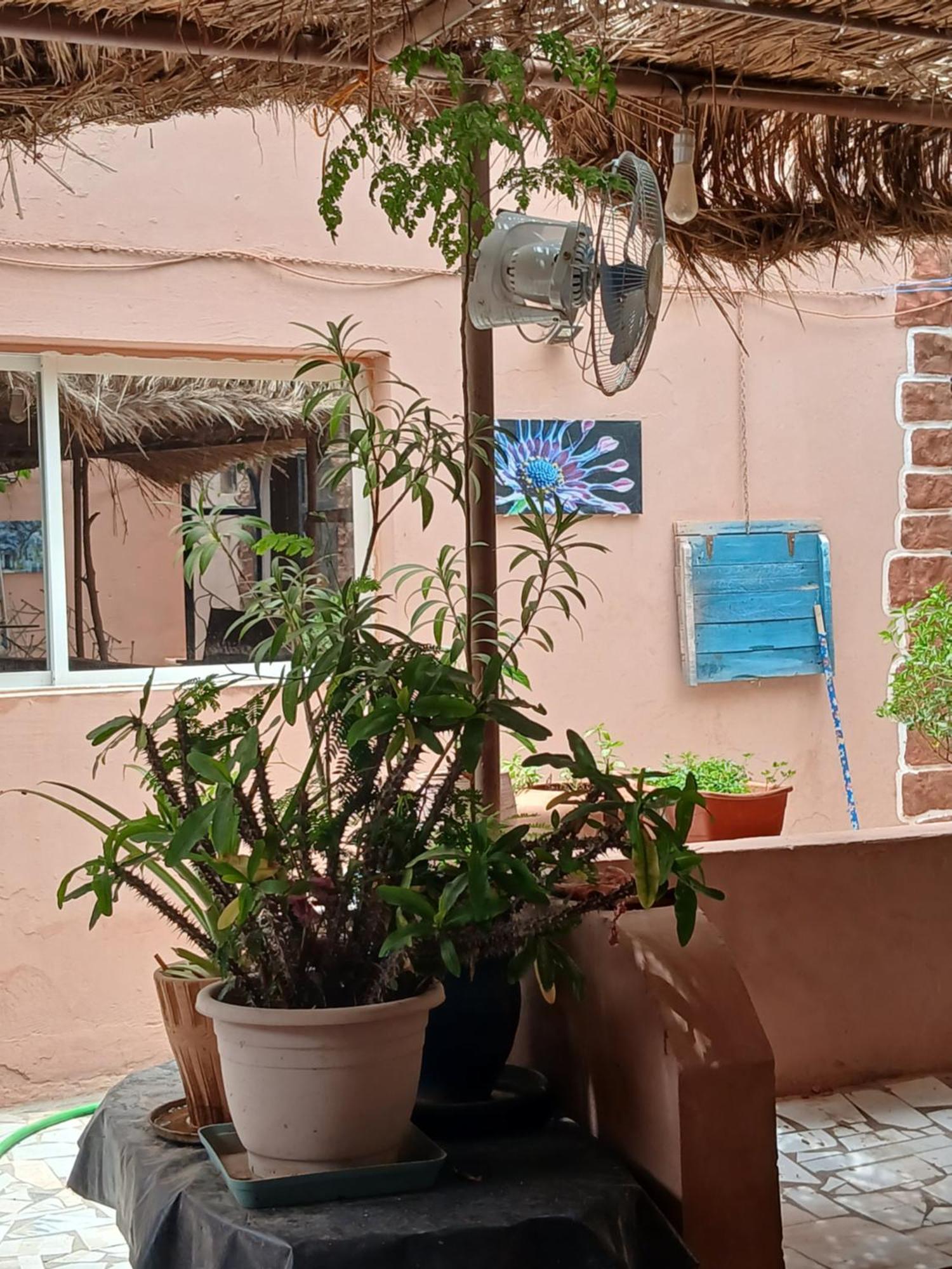 "Par 4 Chemins" - Atypical Stopover Nouakchott Buitenkant foto